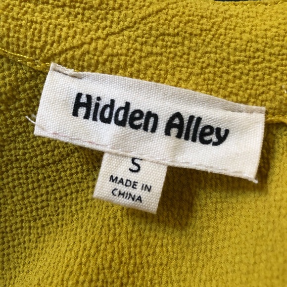 NWT Mustard Yellow Ruffle + ruched sleeve blouse - Picture 6 of 7